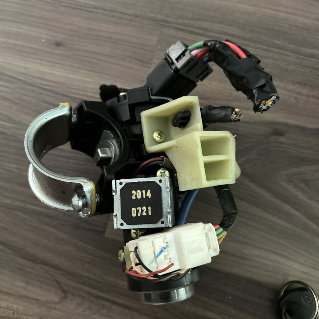 13-17 Hyundai Elantra GLS Ignition Switch Cylinder Tumbler W/ Key & Shroud OEM