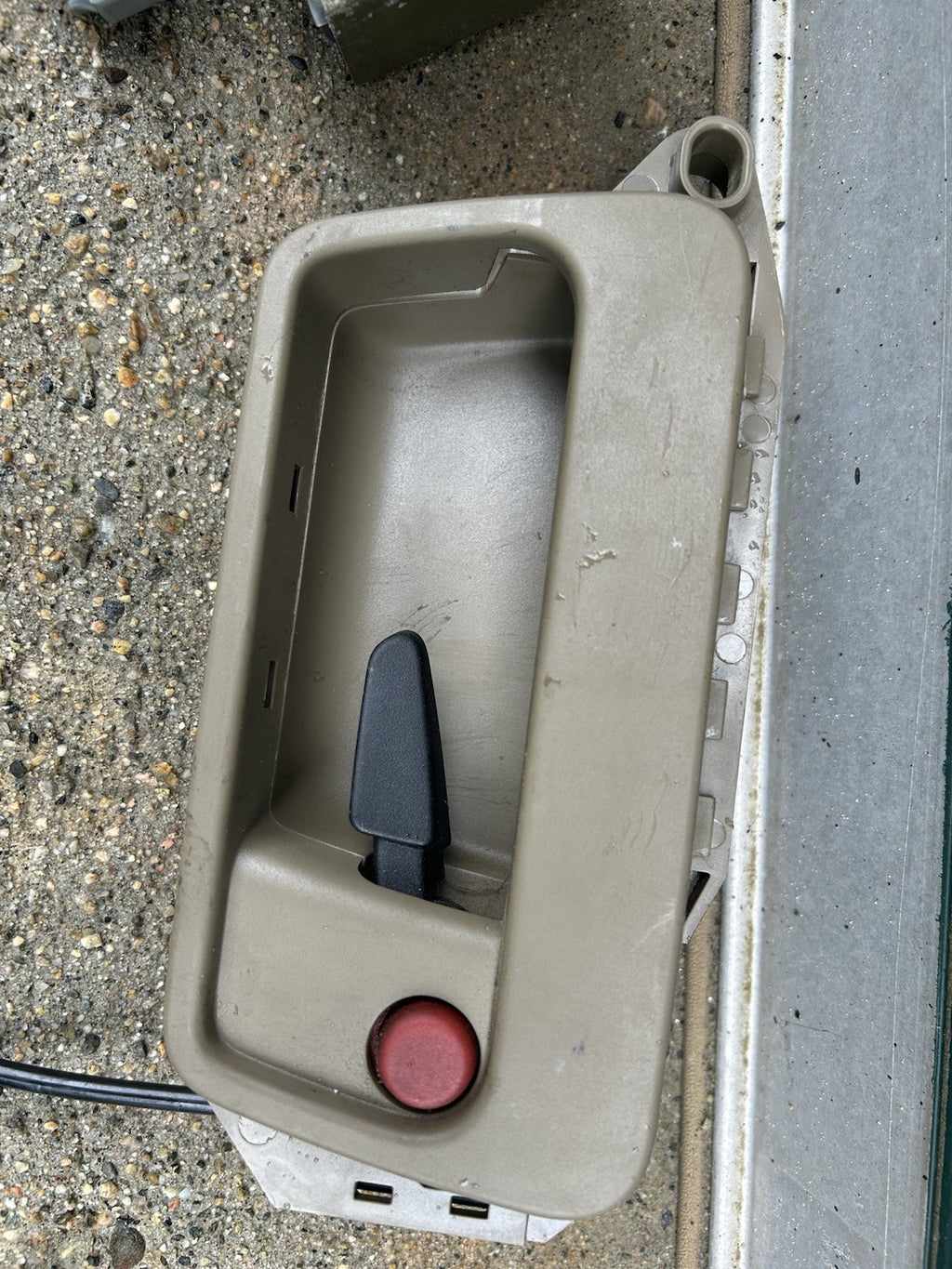 Volvo XC90 rear tailgate trunk latch lock actuator assembly OEM 03-14 third row