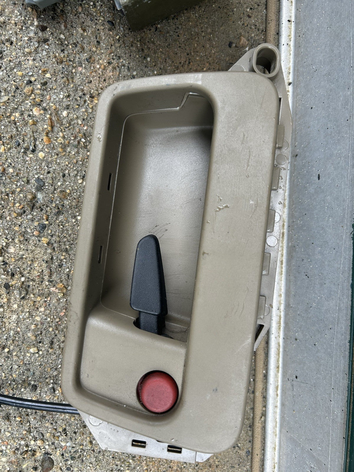 Volvo XC90 rear tailgate trunk latch lock actuator assembly OEM 03-14 third row