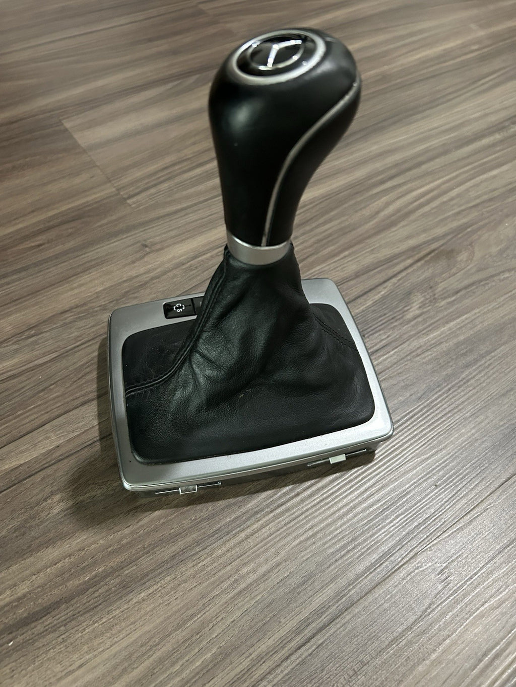 2008-2011 MERCEDES-BENZ W204 C250 C300 C350 SHIFTER GEAR SELECTOR KNOB BOOT OEM