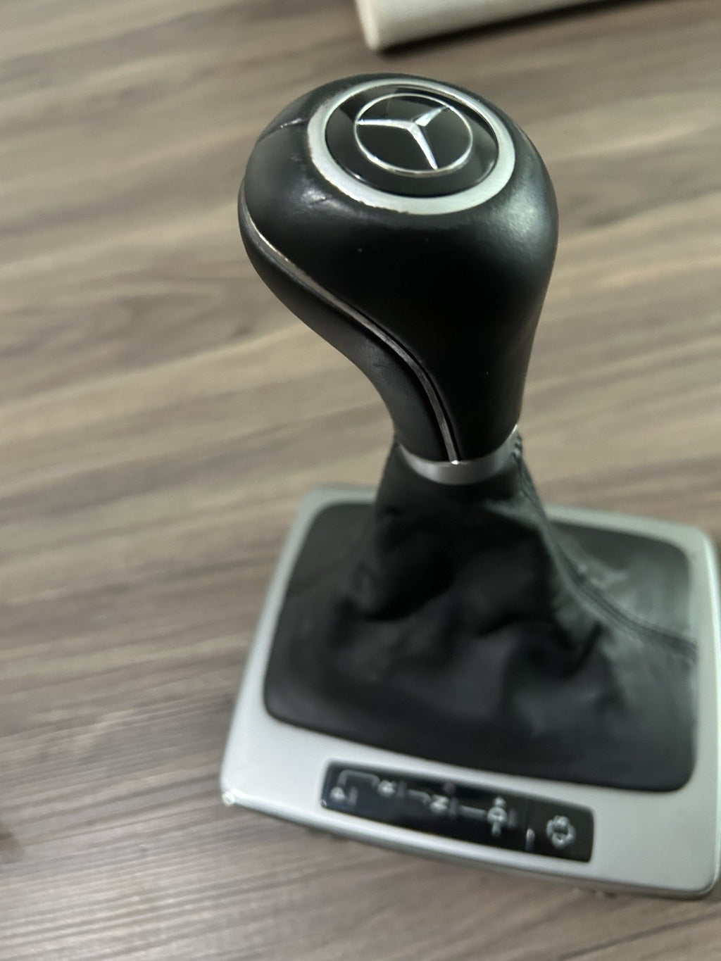 2008-2011 MERCEDES-BENZ W204 C250 C300 C350 SHIFTER GEAR SELECTOR KNOB BOOT OEM
