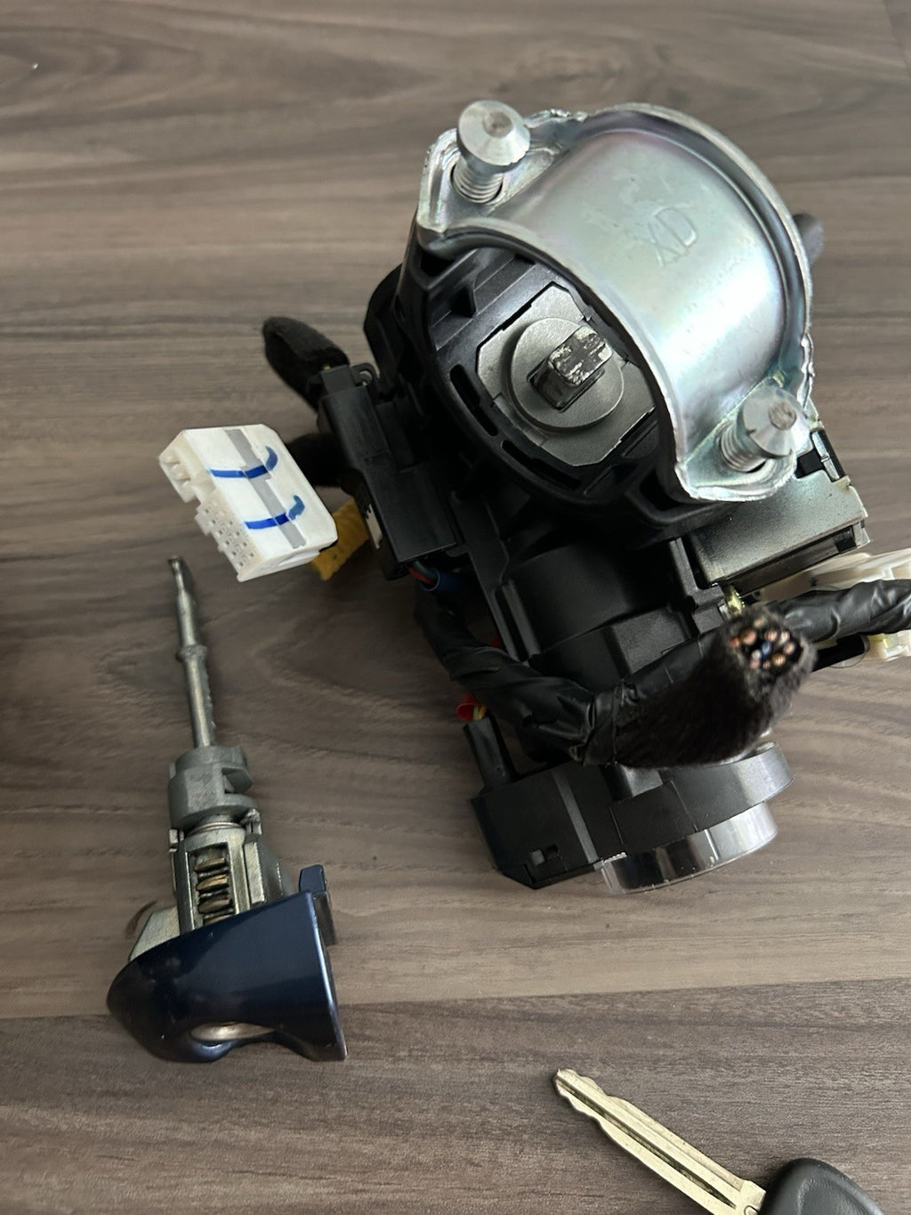 2017-2020 HYUNDAI ELANTRA IGNITION SWITCH LOCK CYLINDER COVER OEM