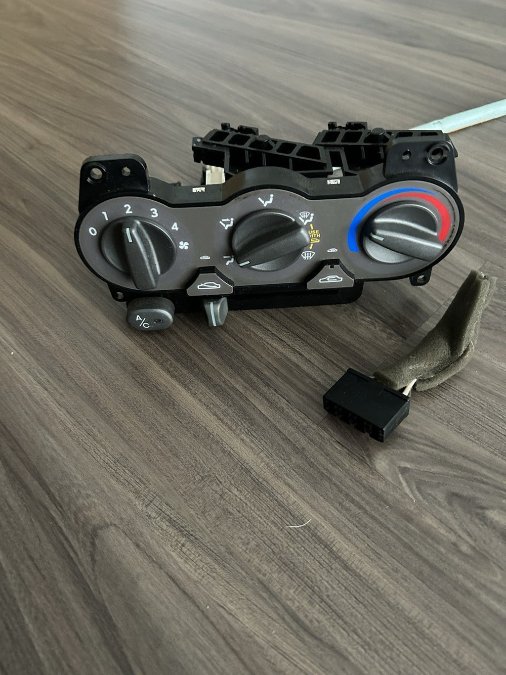 2000-2004 HYUNDAI ACCENT TEMPERATURE CLIMATE CONTROL Heater A/c Control OEM