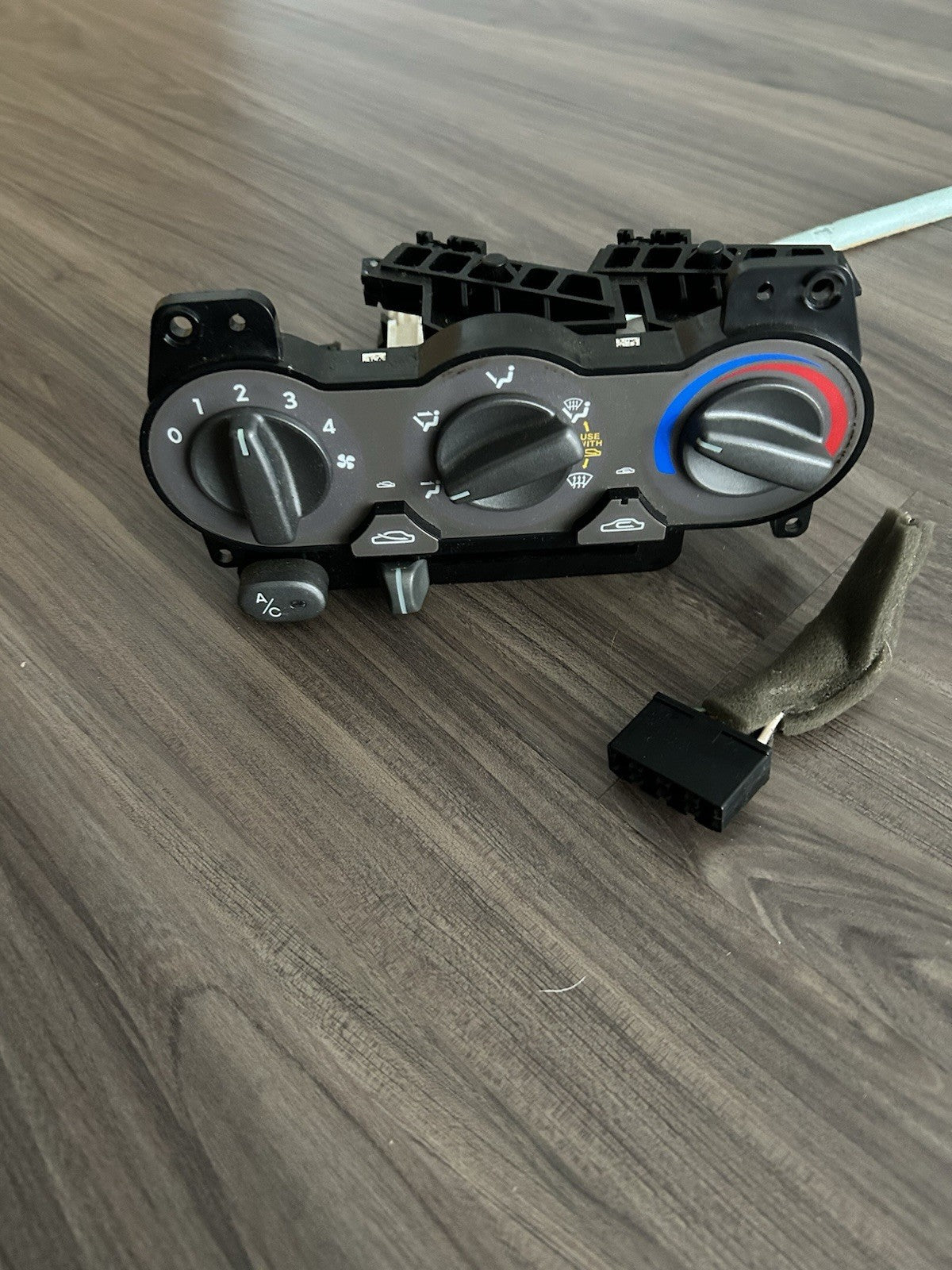 2000-2004 HYUNDAI ACCENT TEMPERATURE CLIMATE CONTROL Heater A/c Control OEM