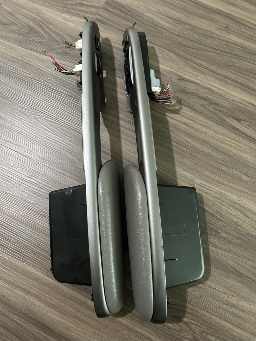 04-10  Toyota Sienna Driver Passenger Master Power Window Switch  Armrest Set