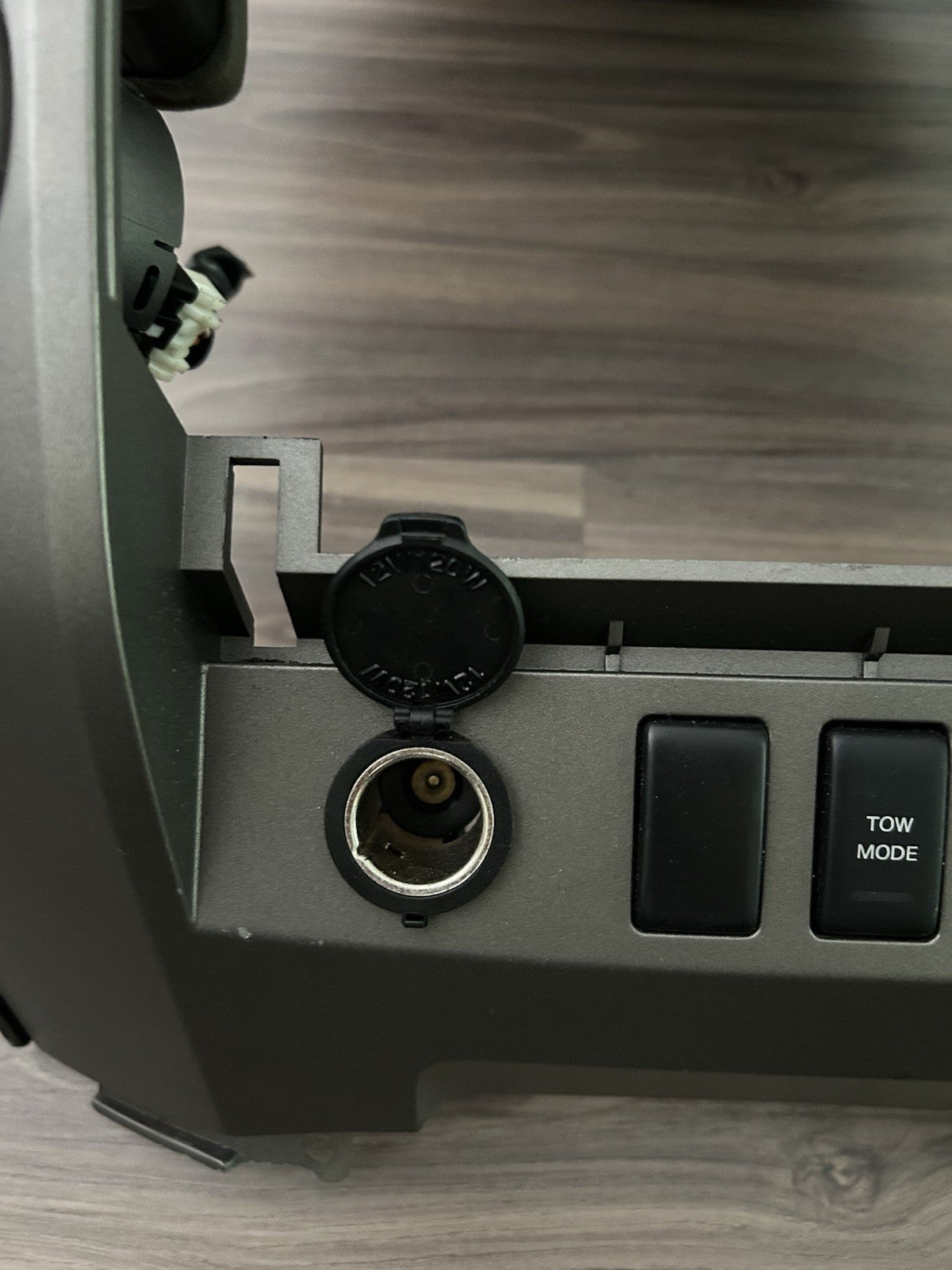 04-07 Nissan Titan Armada Center Dash Radio AC Climate Surround Bezel Trim Taupe