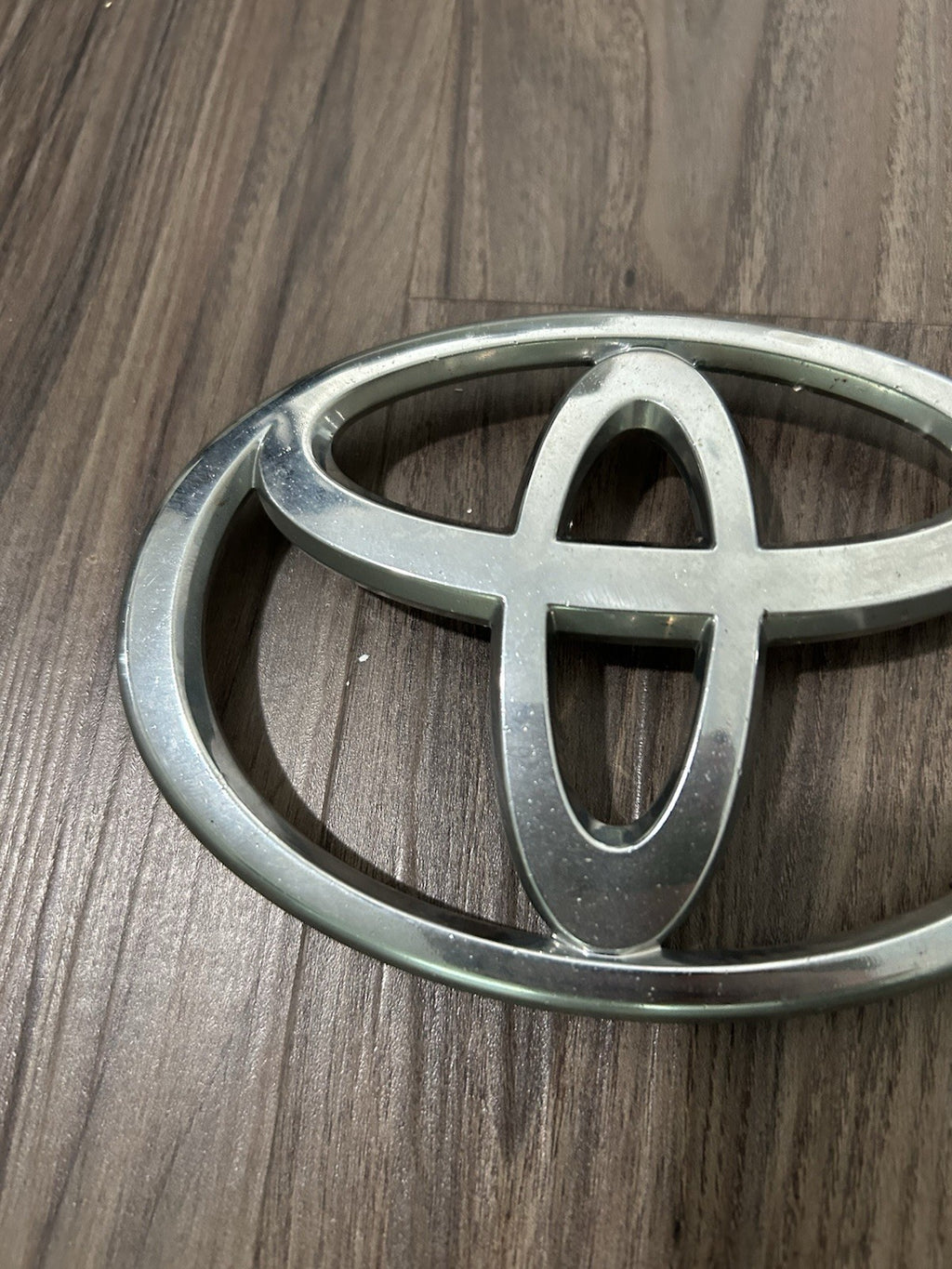 2004 2005- 2006 Toyota Solara Front Grille Chrome Emblem Badge  OEM 75311-AA040