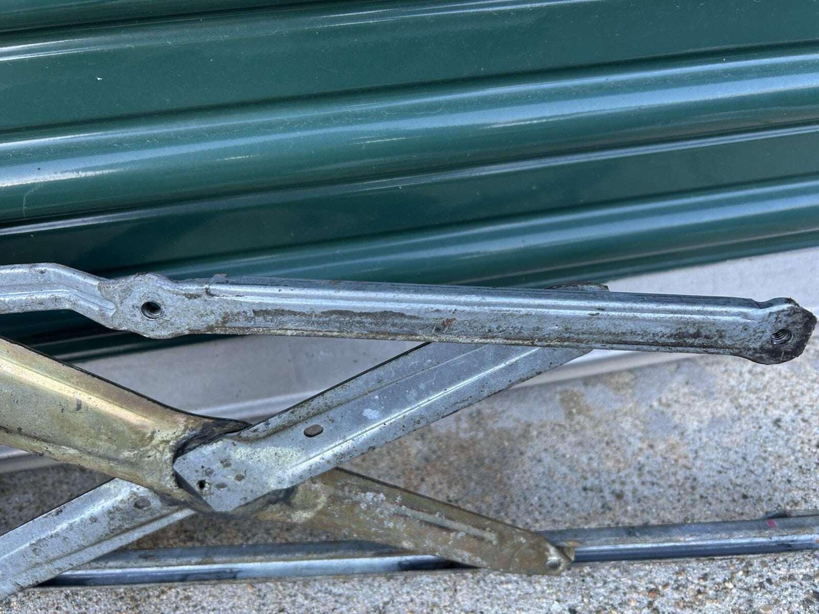 2001-2007 Toyota Sequoia Tundra Driver Left Fr Door Window Regulator and Motor