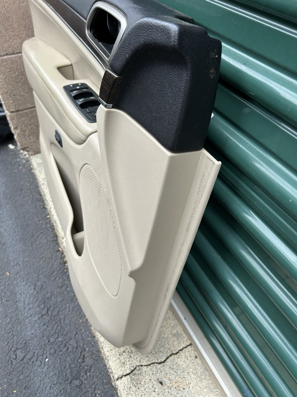 14-22 Grand Cherokee Tan Lt Frost Front Driver Side Left Door Panel 1148412