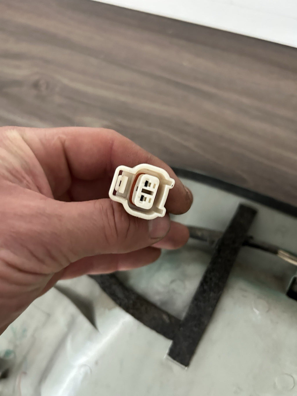 Toyota Sequoia 2001-2007 Rear lift Gate License palte holder latch garnish 6Q7