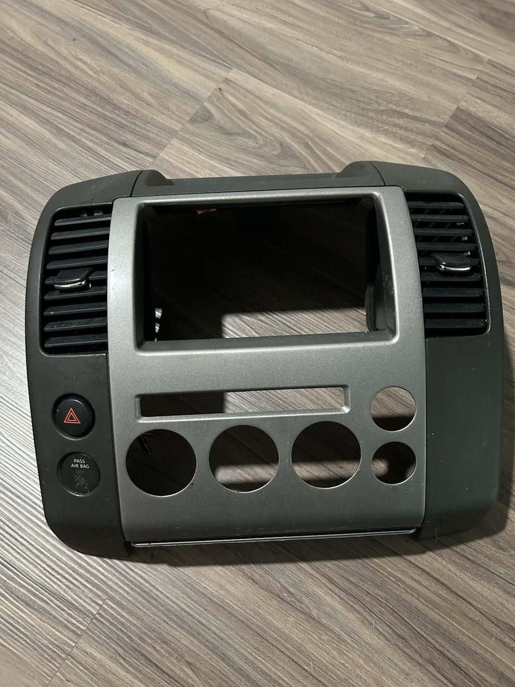 05 06 07 Nissan Pathfinder Radio Navigation Climate Control Console Bezel Trim