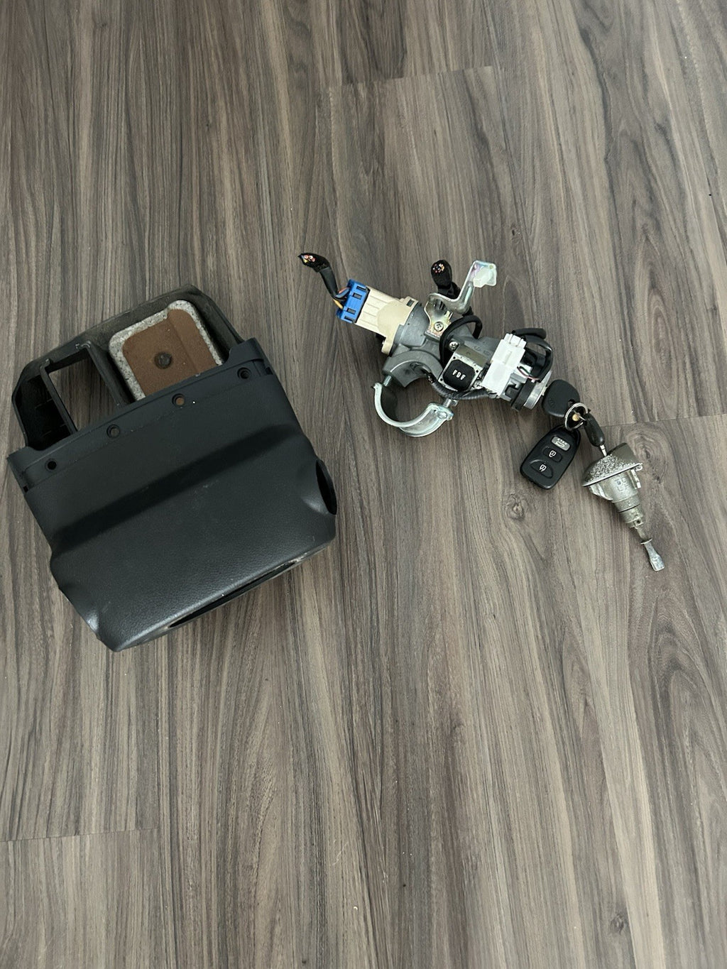 10-13 Kia Forte Sedan Ignition Switch Key, Door Lock Cylinder, Column Cover OEM