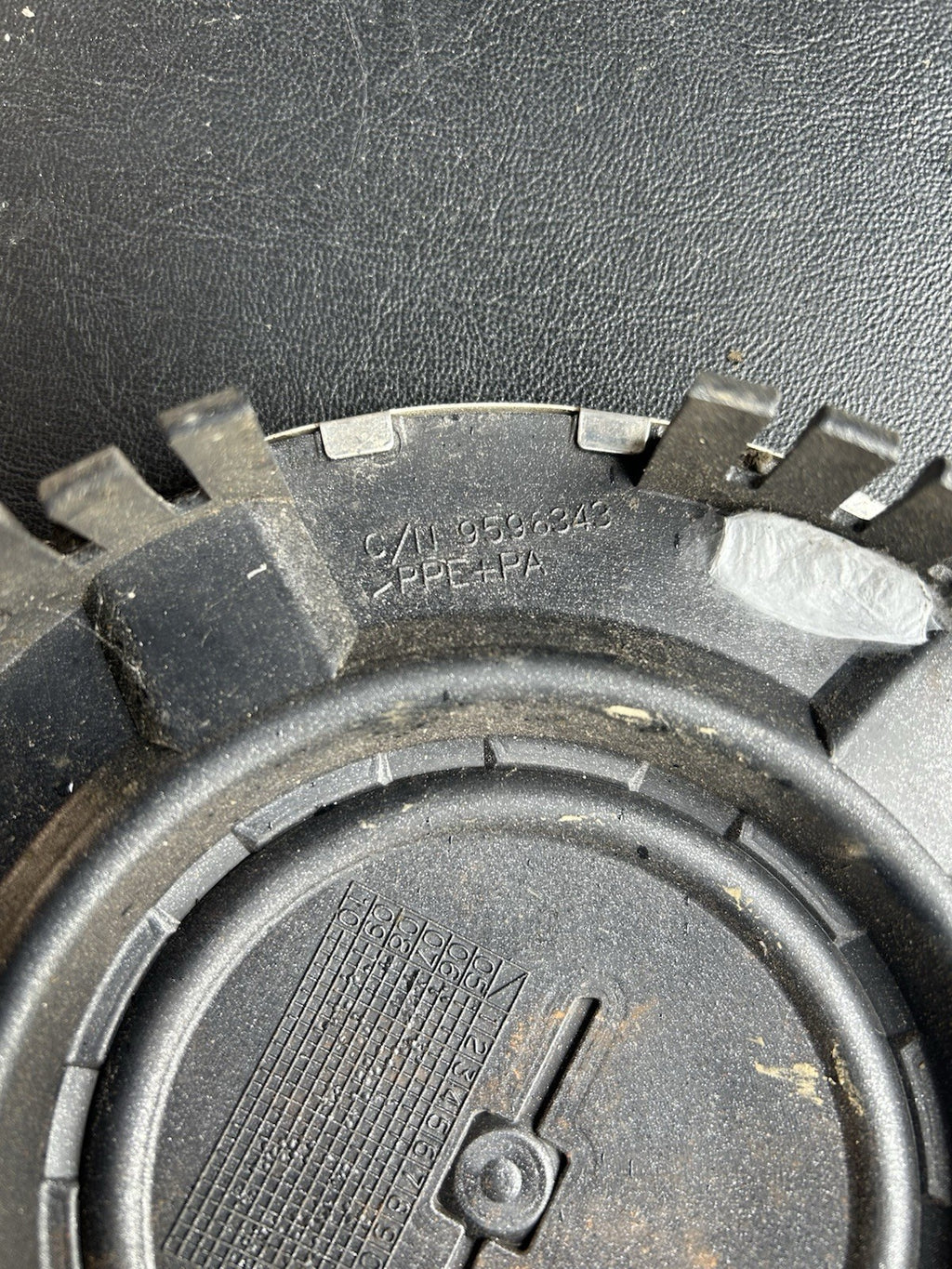 2008-2009 TAHOE Silverado Avalanche Suburban Center Cap Wheel Rim 9879561