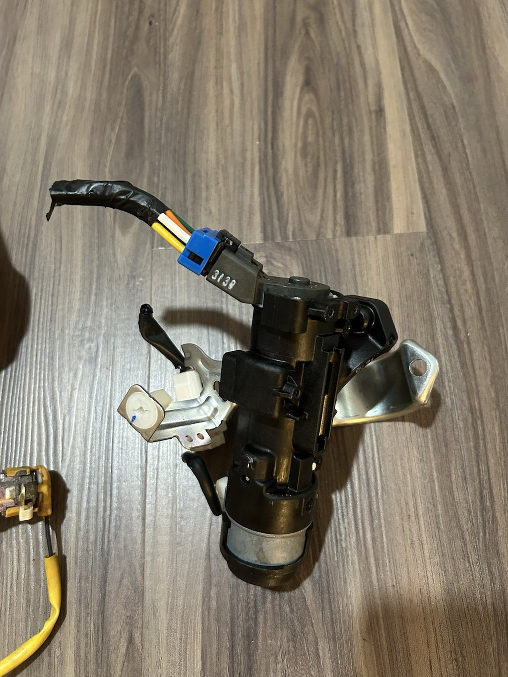 2011-2017 Hyundai Accent Ignition Switch Cylinder Door Trunk Lock Key OEM