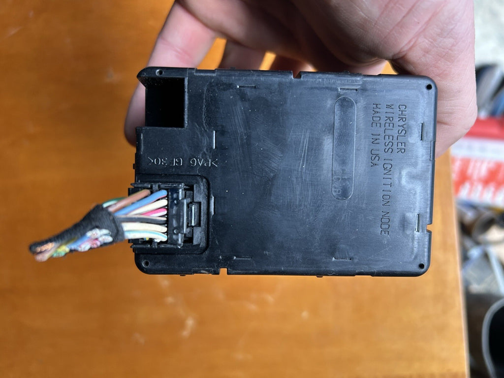 2010 Chrysler 300 WIRELESS IGNITION NODE RECEIVER  P68292755AB