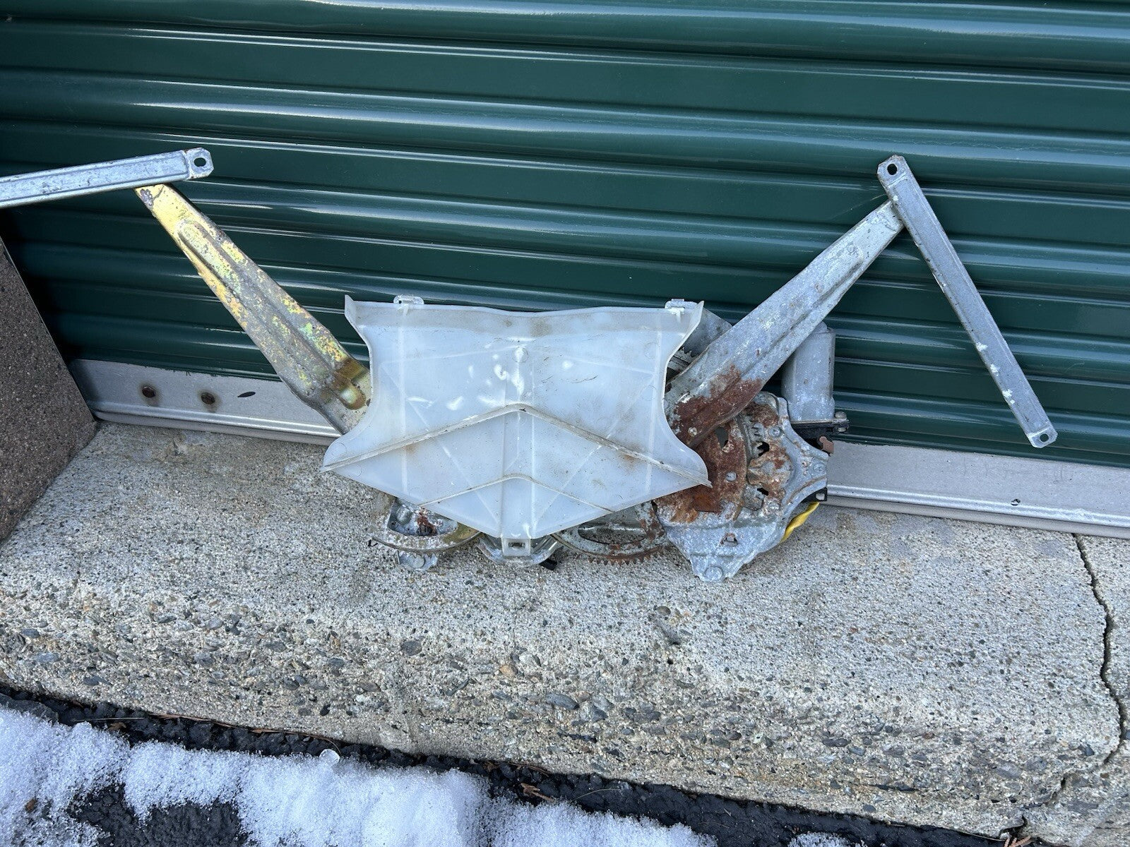 2001-07 TOYOTA SEQUOIA REAR BACK HATCH LIFTGATE WINDOW REGULATOR MOTOR OEM