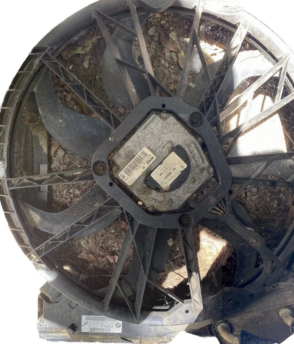 2011 BMW E90 328i Engine Cooling Fan 1137328118 OEM