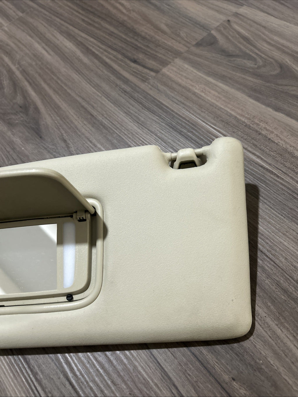 2010-2017 Volvo XC60 Left Driver Sunvisor with Homelink garage door opener beige