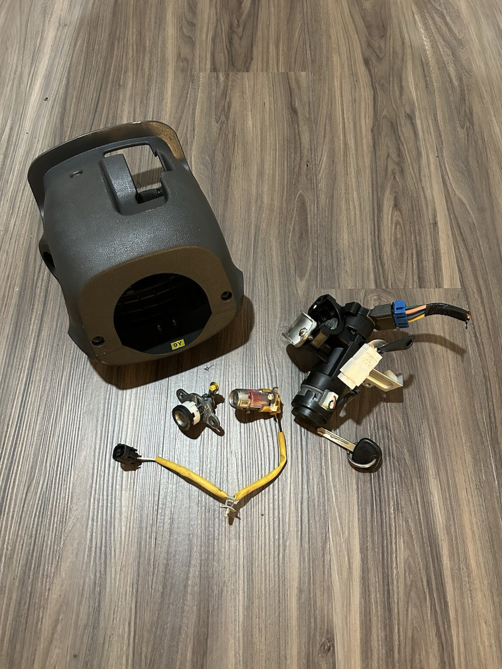 2011-2017 Hyundai Accent Ignition Switch Cylinder Door Trunk Lock Key OEM