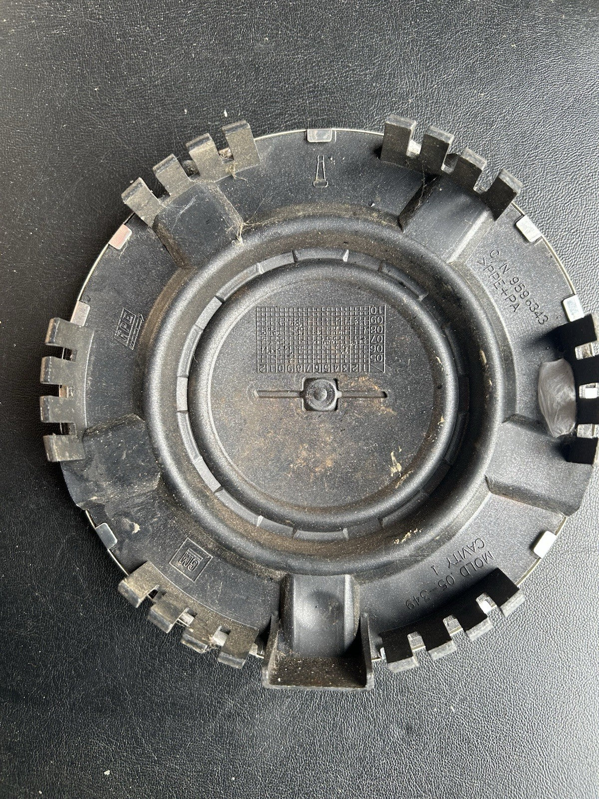 2008-2009 TAHOE Silverado Avalanche Suburban Center Cap Wheel Rim 9879561