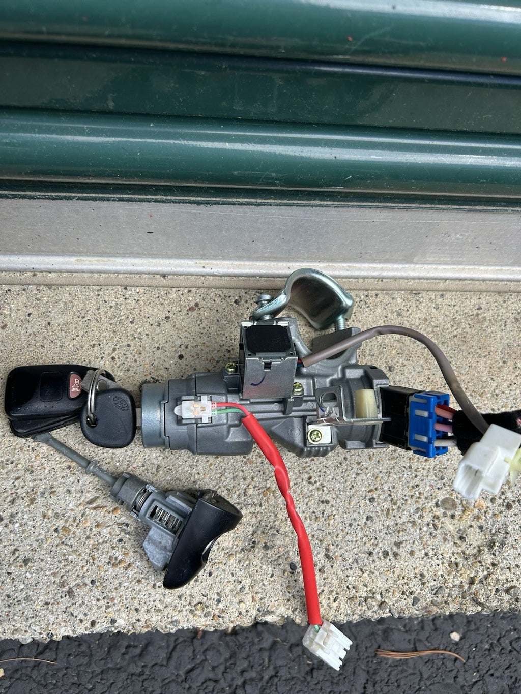 10-15 Hyundai Tucson Ignition Switch Cylinder Tumbler W/ Key & Shroud OEM