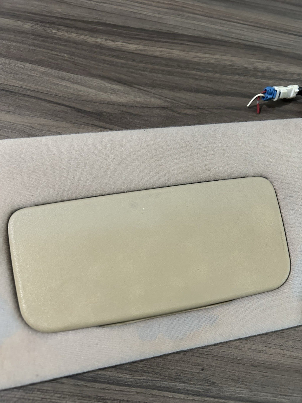 2004-2008 Toyota Solara Driver & Passenger Side Sun Visor Pair Set Tan Lighted