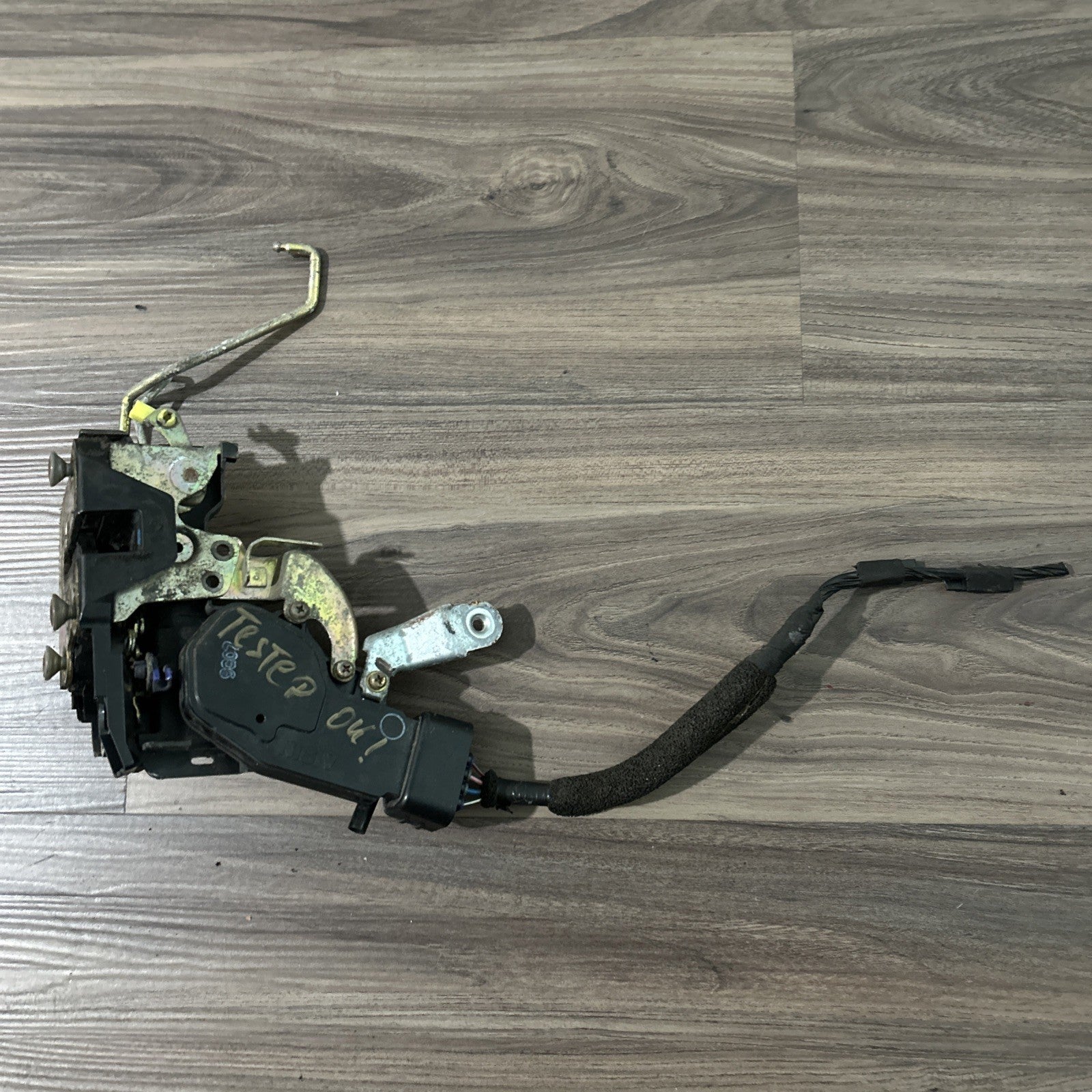 1996-1998 TOYOTA 4RUNNER DRIVER FRONT DOOR LATCH POWER ACTUATOR GENUINE OEM