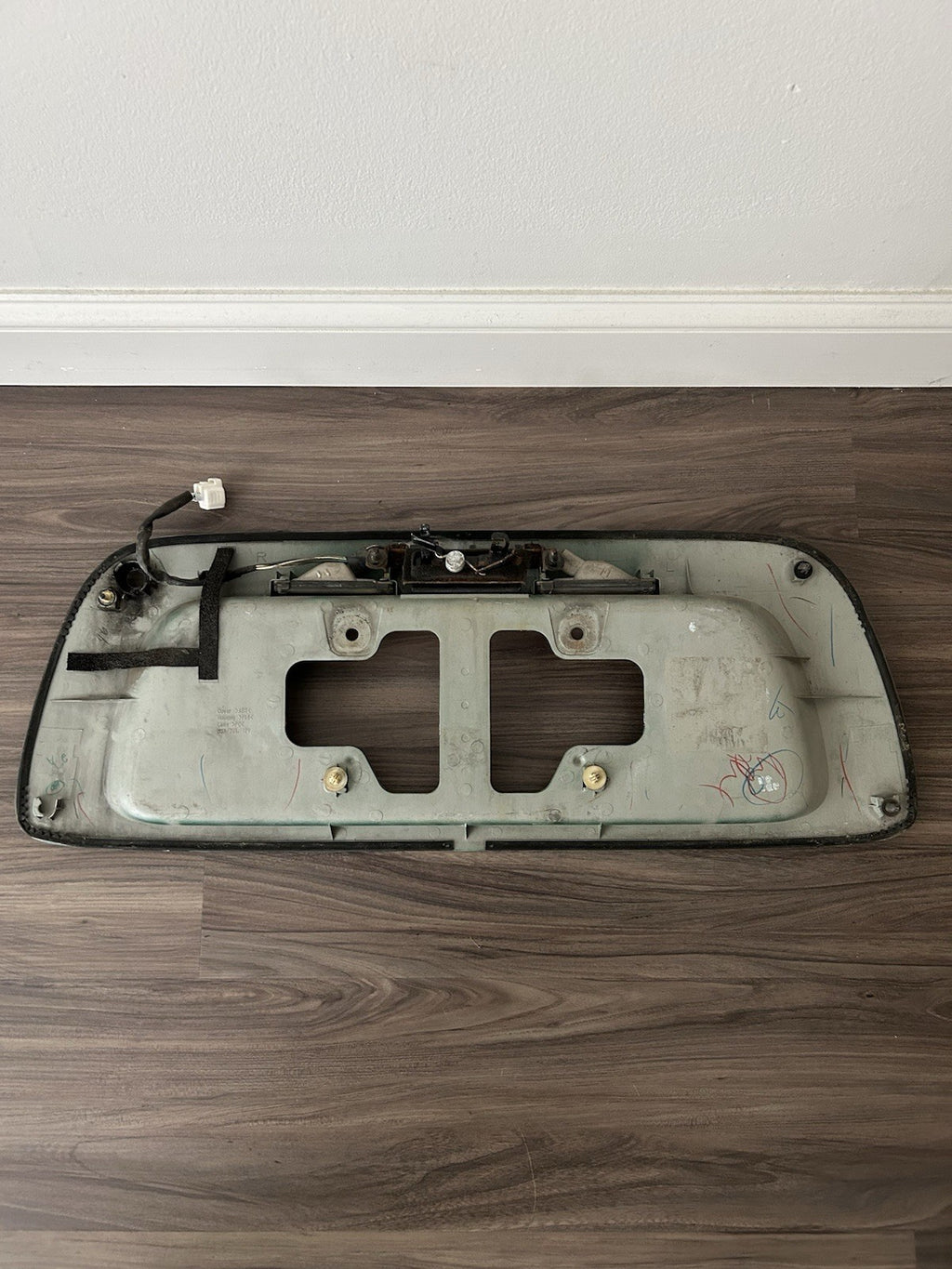 Toyota Sequoia 2001-2007 Rear lift Gate License palte holder latch garnish 6Q7