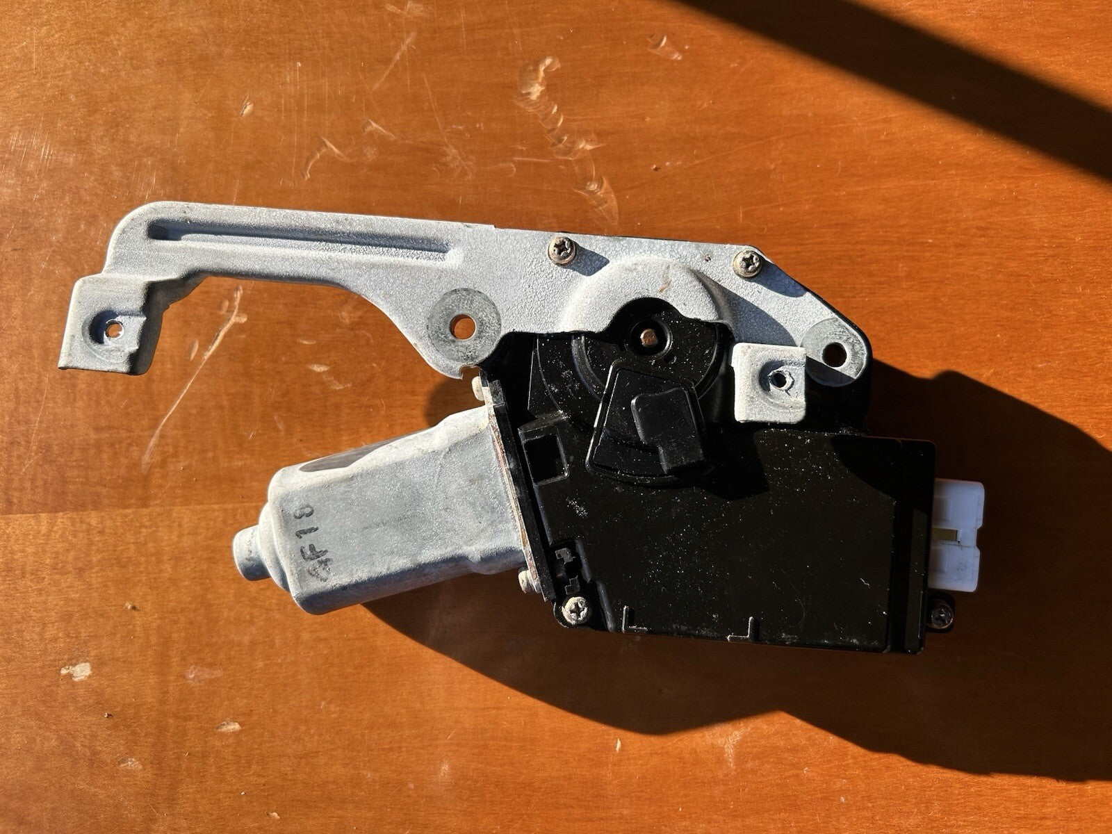 2001-2007 Toyota  Sequoia Sun Roof Motor Sunroof 471723-10040 OEM