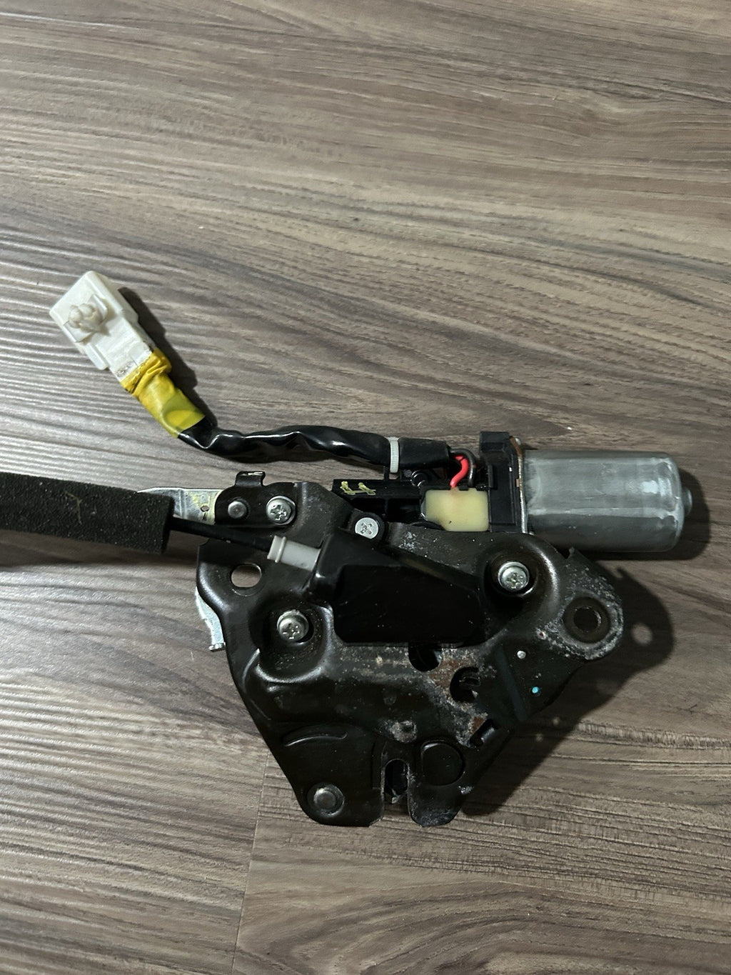 2007 - 11 Lexus GS350 REAR POWER TRUNK LATCH ACTUATOR MOTOR LOCK LID OEM