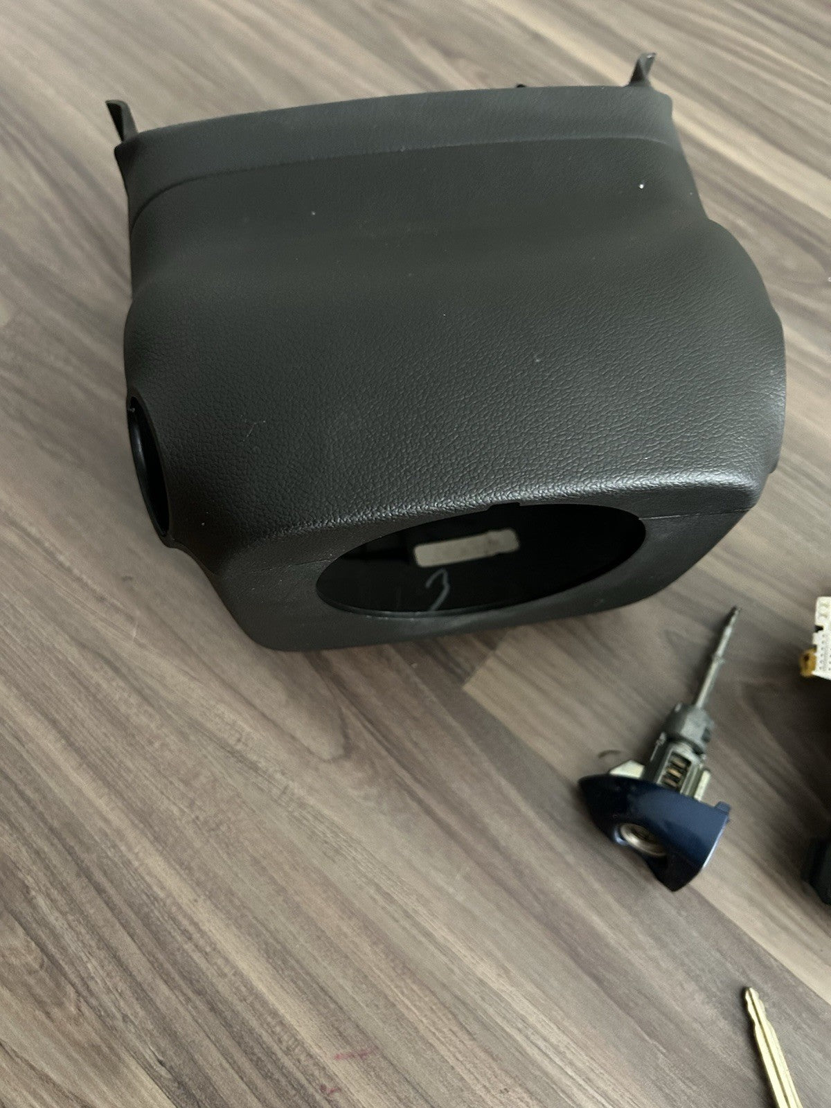 2017-2020 HYUNDAI ELANTRA IGNITION SWITCH LOCK CYLINDER COVER OEM