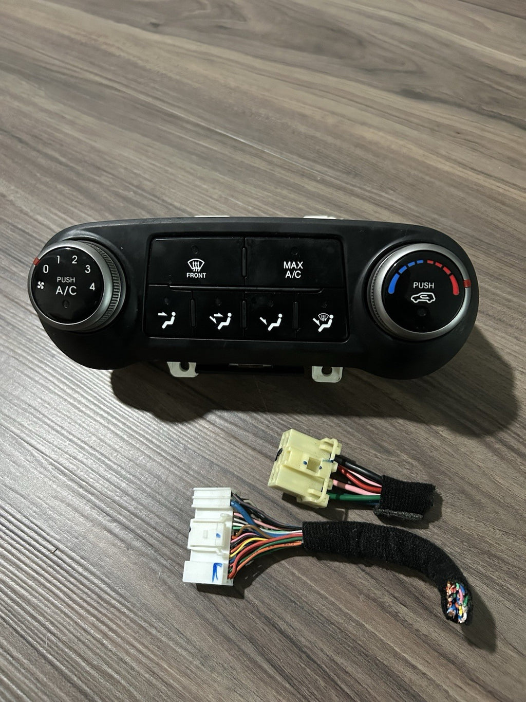 2010 2013Hyundai Tucson A/C Heater Temperature Climate Control 97250-2S021