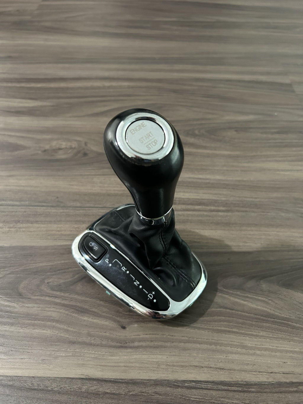 01-09 Mercedes W203 W209 C  CLK550 Gear Shifter Knob Boot Key Less Go OEM
