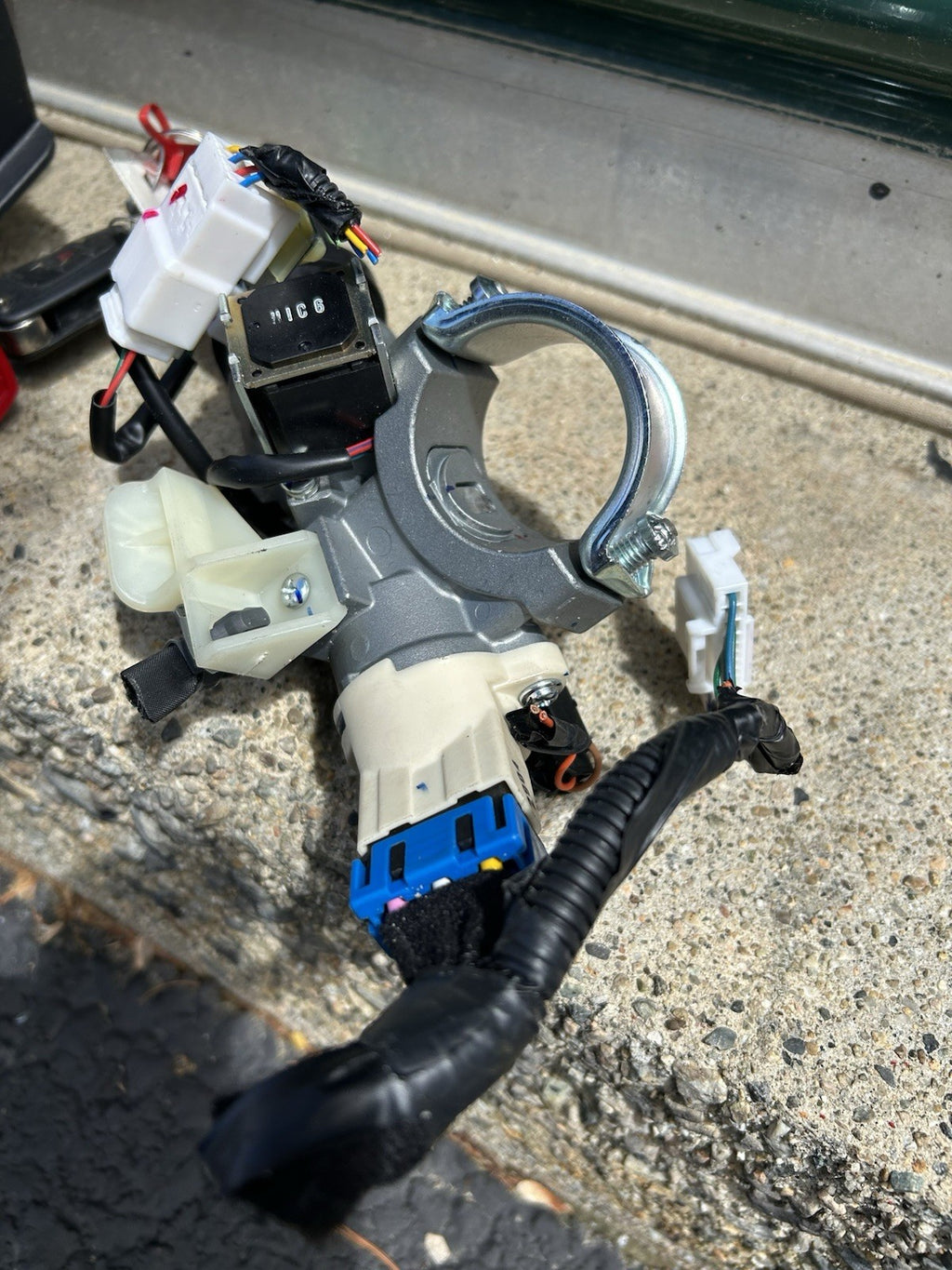 2010-2013 KIA SOUL IGNITION SWITCH LOCK CYLINDER W/ KEY OEM