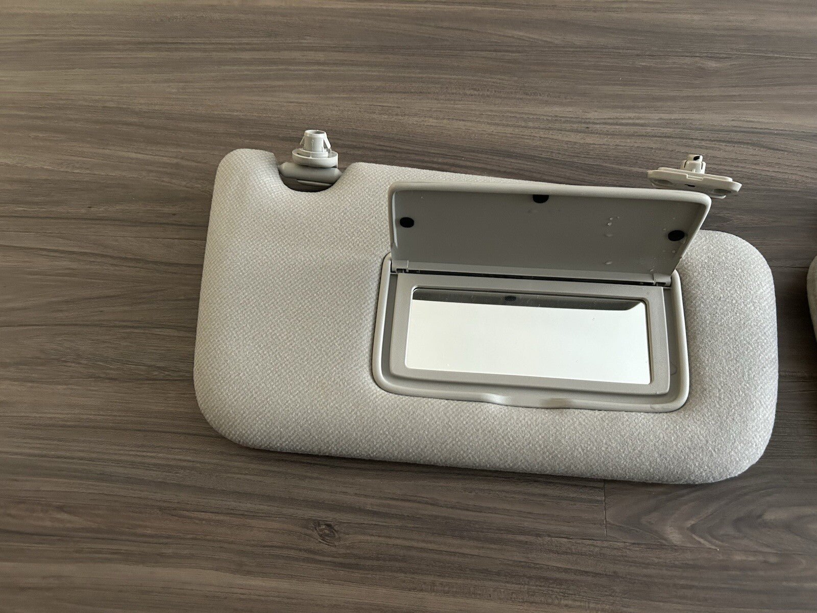 13-19 Nissan Sentra Sunvisors set OEM Gray Cloth Vanity Mirror pair sun visors