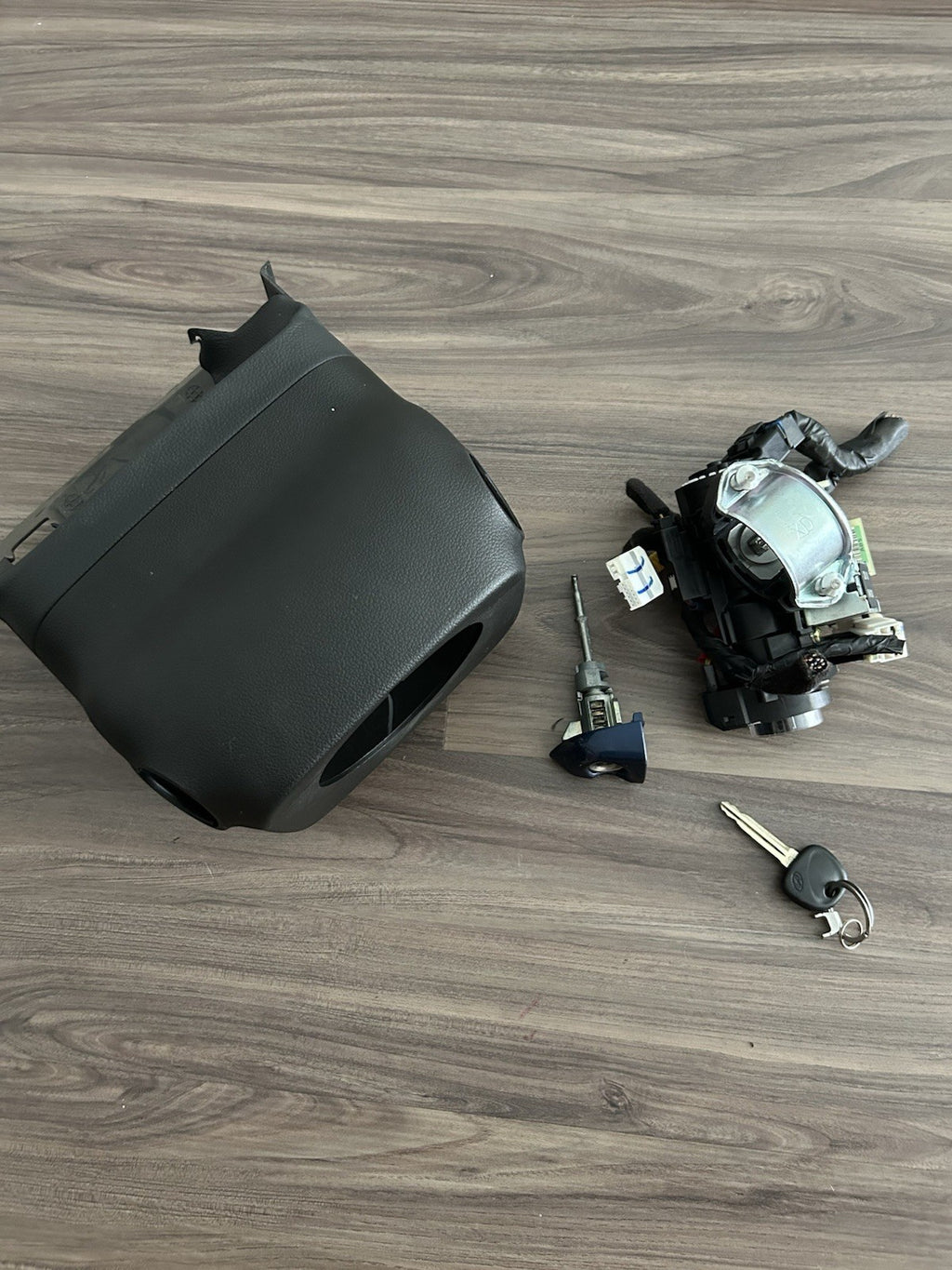 2017-2020 HYUNDAI ELANTRA IGNITION SWITCH LOCK CYLINDER COVER OEM