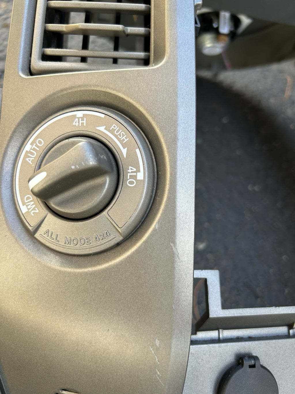 04-07 Nissan Titan Armada Center Dash Radio AC Climate Surround Bezel Trim Taupe