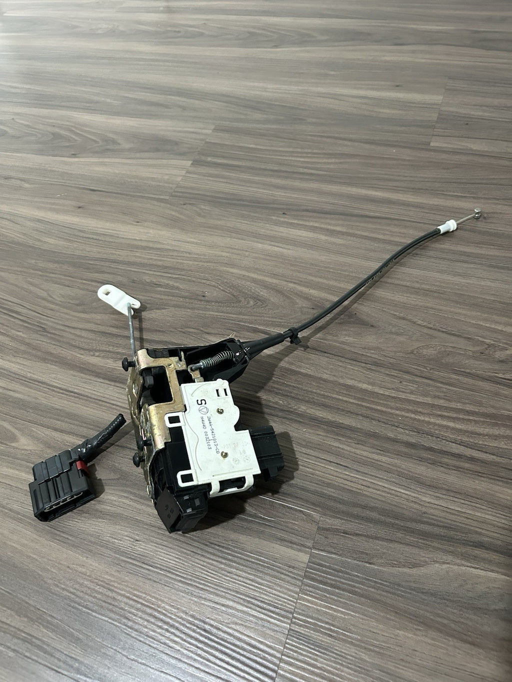 Left Driver Side Front Power Door Lock Latch Actuator for 03-06 Lincoln LS