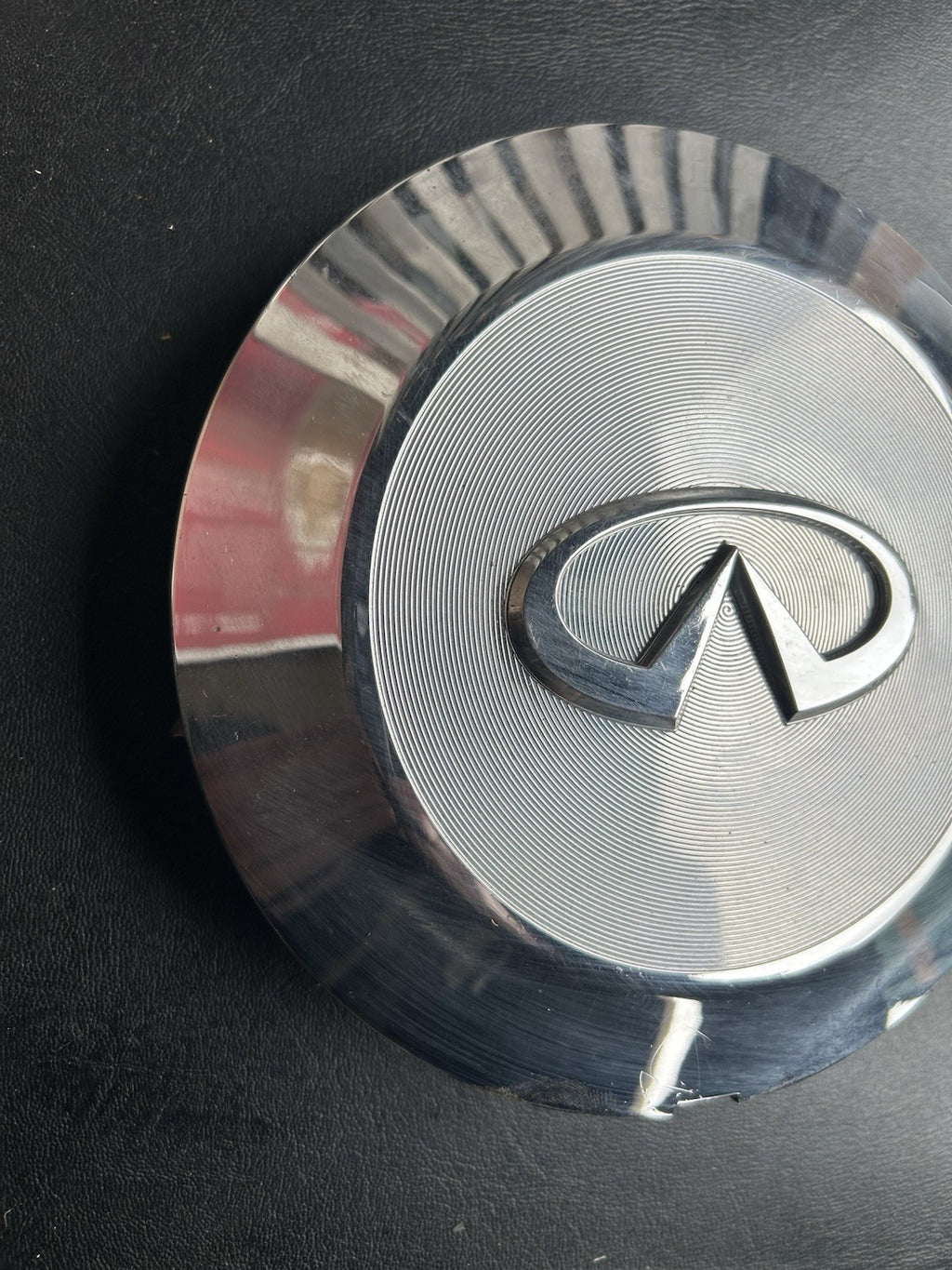 Infiniti QX56 center cap, chrome, 2004-2007 part number 40315 7S510 03