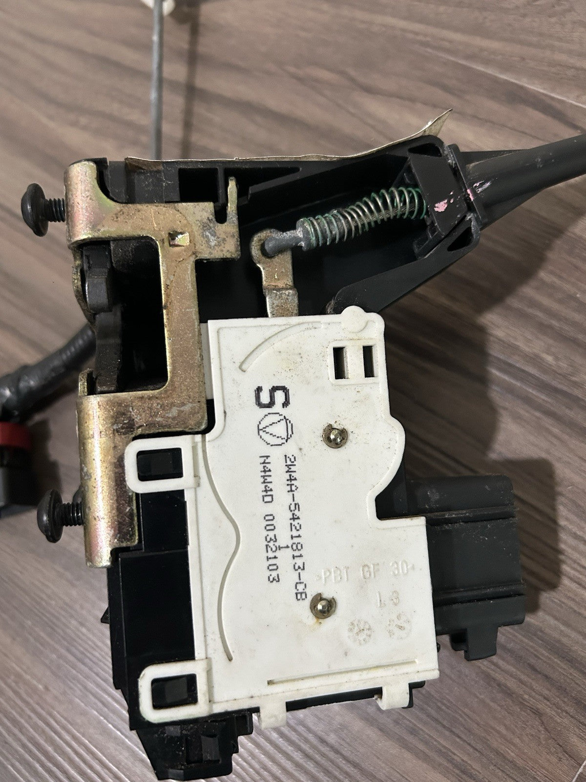 Left Driver Side Front Power Door Lock Latch Actuator for 03-06 Lincoln LS