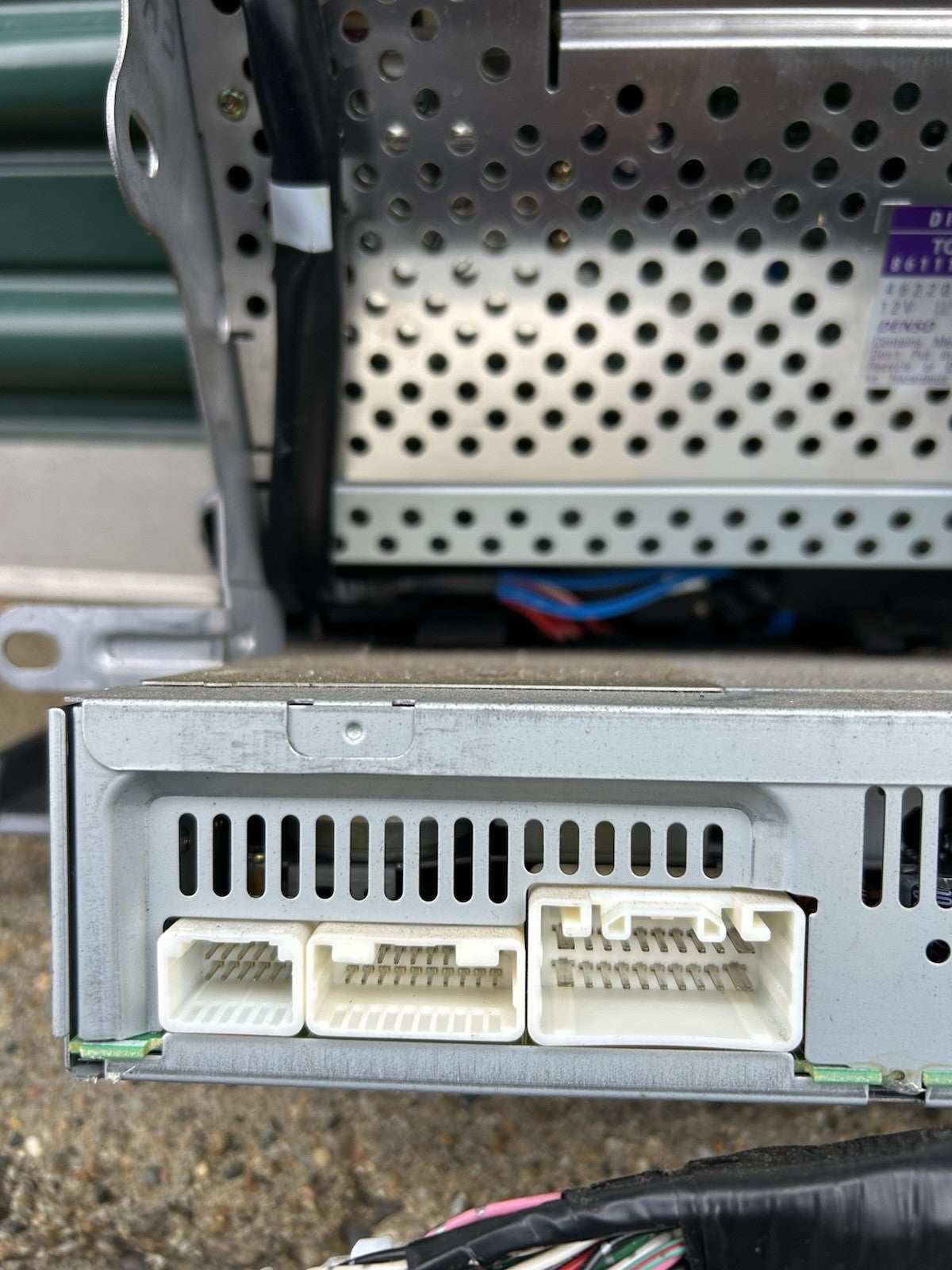 Lexus GX470 03-05 Navigation Display screen with radio Reciever 86111-60120 oem