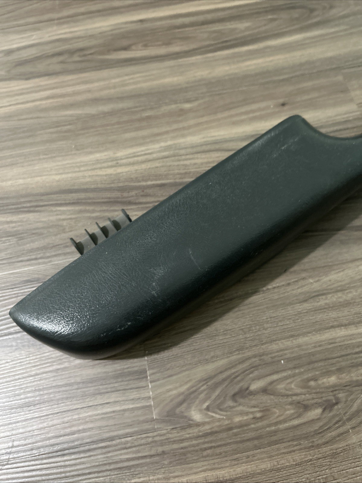 TAHOE SILVERADO ESCALADE YUKON SIERRA DRIVER LH DOOR ARMREST 1999-2002 *GRAPHITE