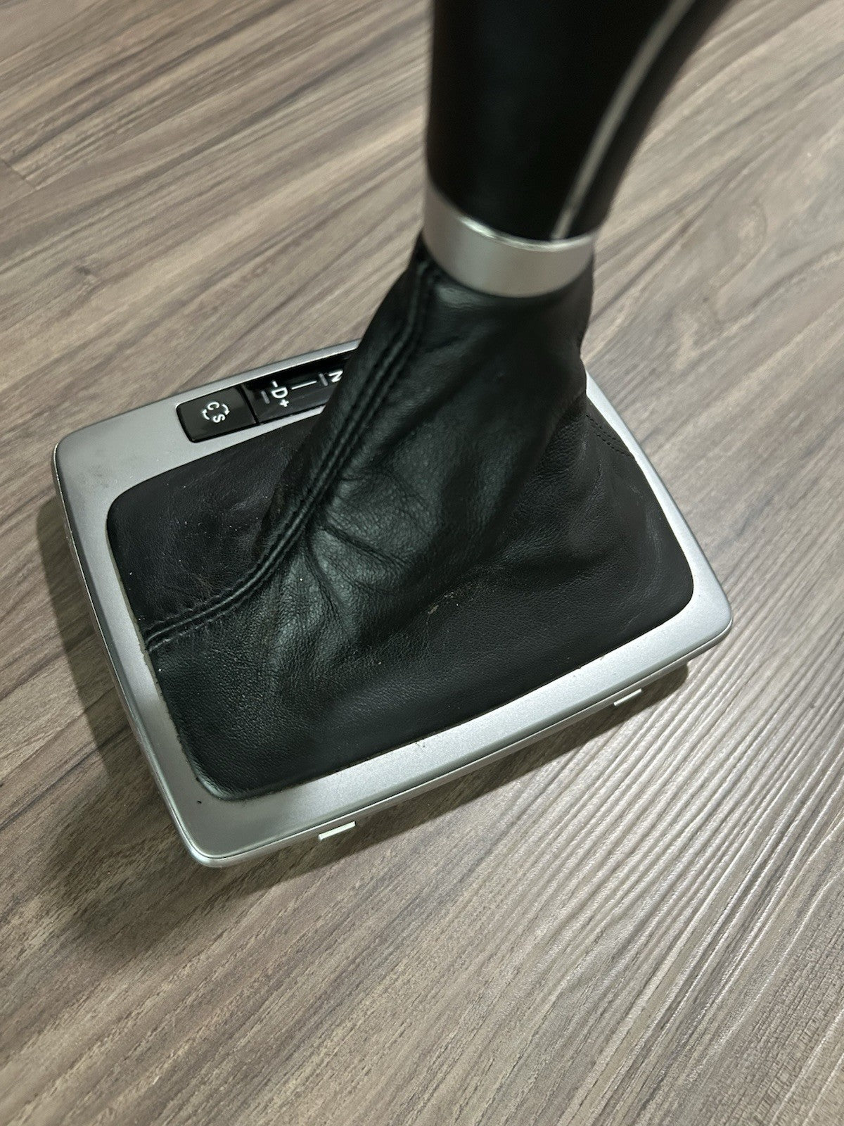 2008-2011 MERCEDES-BENZ W204 C250 C300 C350 SHIFTER GEAR SELECTOR KNOB BOOT OEM