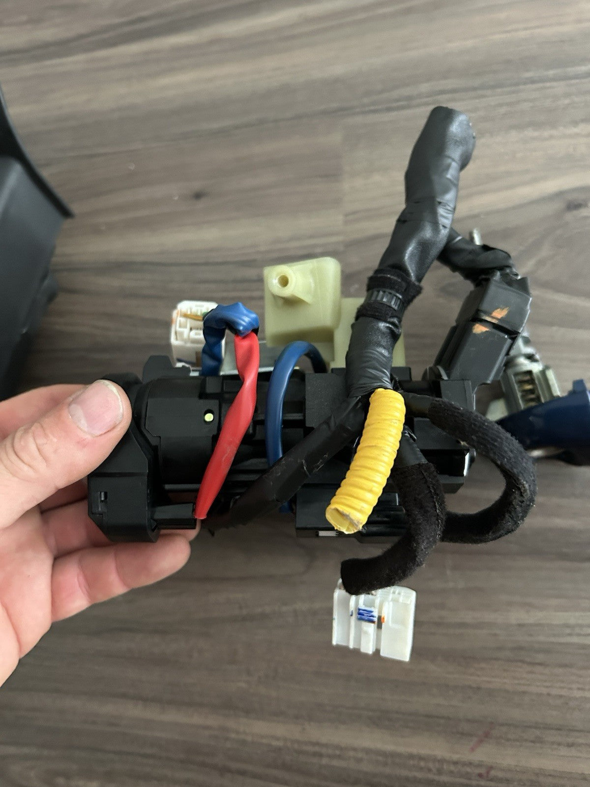 2017-2020 HYUNDAI ELANTRA IGNITION SWITCH LOCK CYLINDER COVER OEM