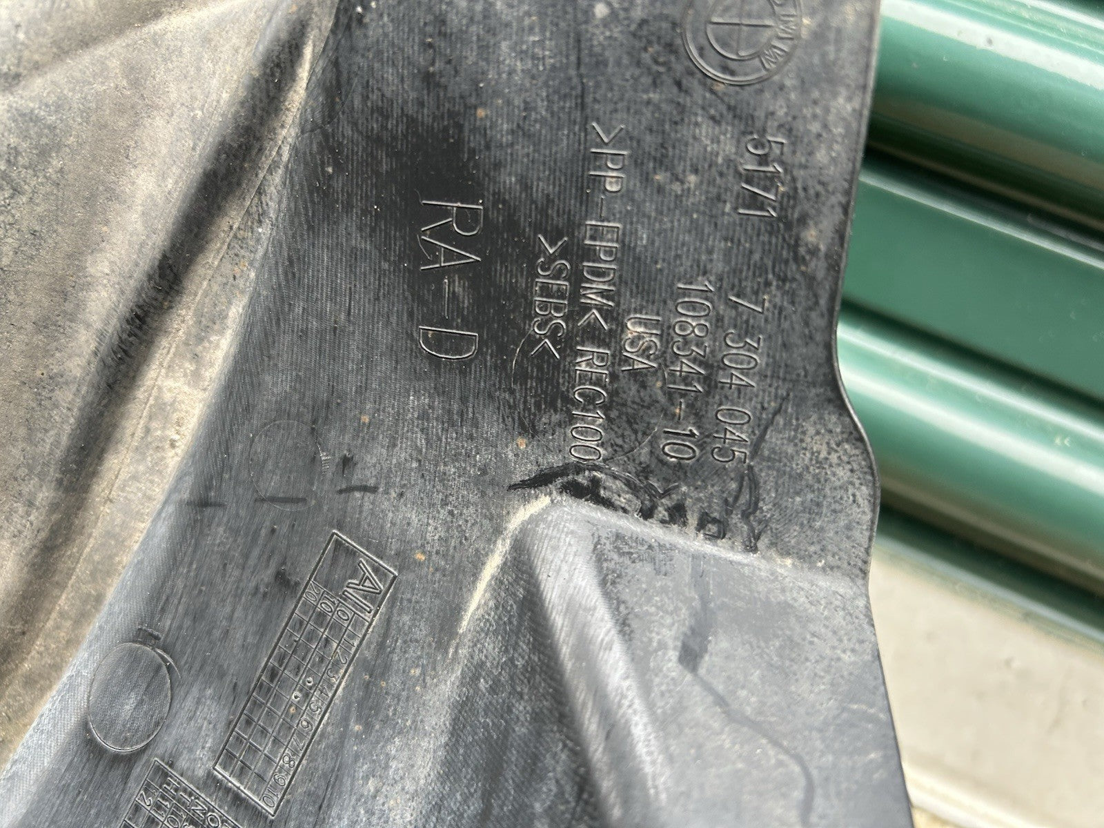 FRONT LEFT DRIVER FENDER LINER SPLASH SHIELD 7304045 BMW F15 X5 (2014-2018) OEM