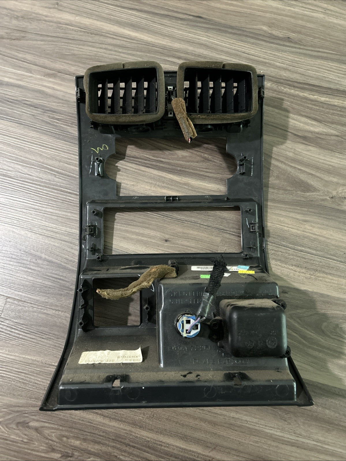 05-07  Dodge Dakota Center Dash Radio Bezel Heater A/C Vents Trim Carbon Fiber