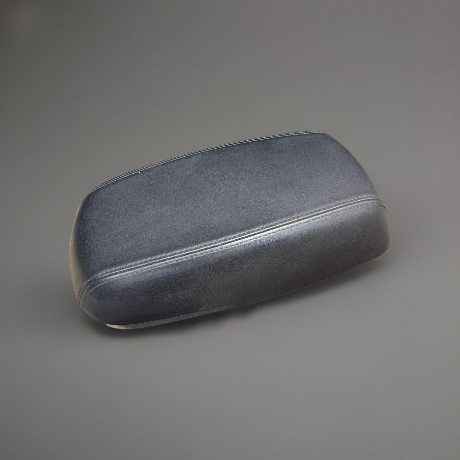 2011 Hyundai Tucson OEM CENTER CONSOLE ARMREST COVER LID BROWN