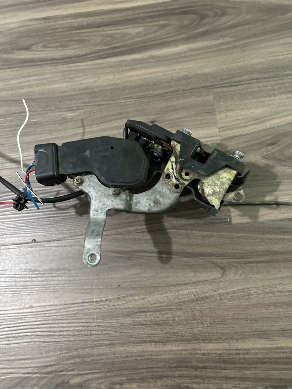 98 - 02 Toyota Corolla, Prizm Front Left Driver door Latch Lock Actuator / OEM