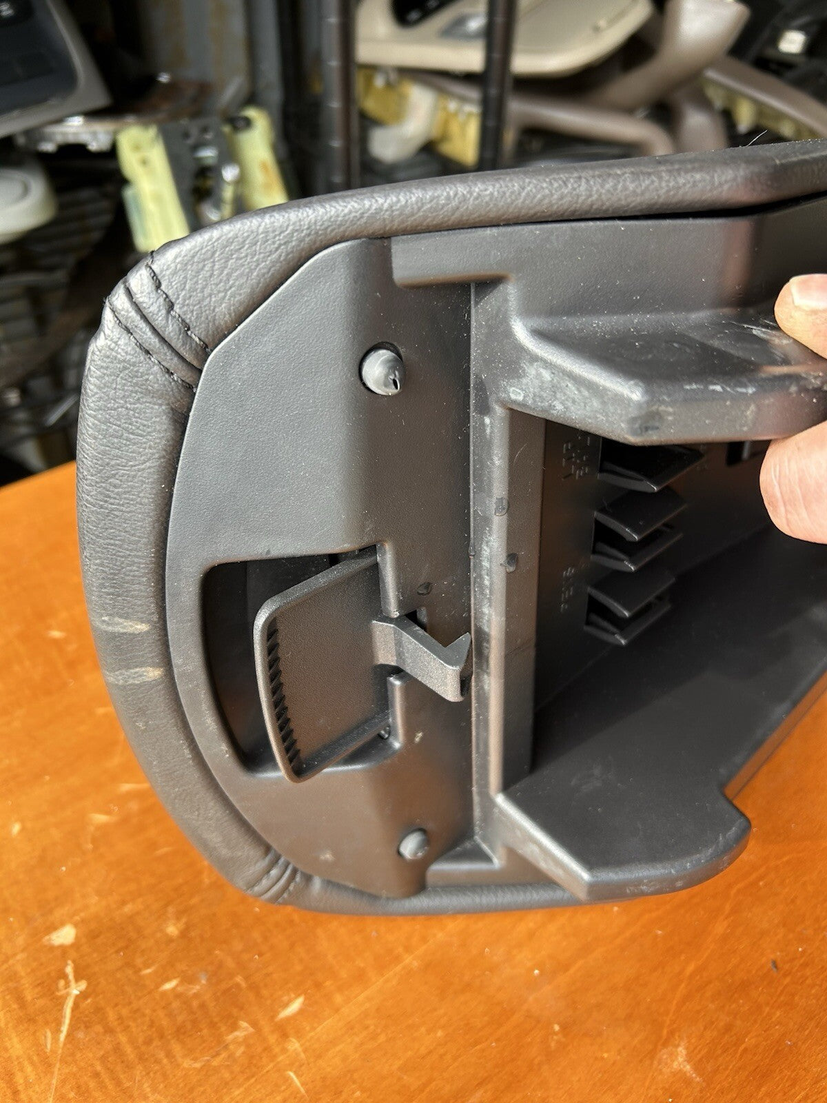 2011-2015 Ford Explorer Center Console Lid Armrest Arm Rest Black Leather OEM