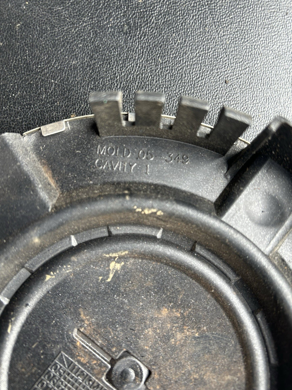 2008-2009 TAHOE Silverado Avalanche Suburban Center Cap Wheel Rim 9879561